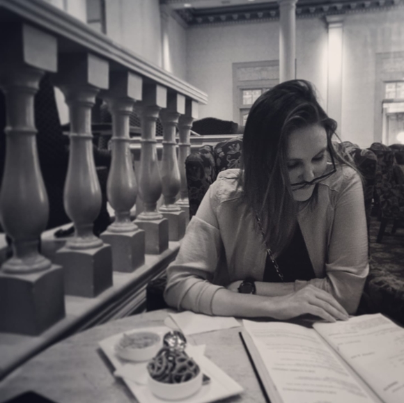 Meet your Posher, Laura - Picture 1 of 1